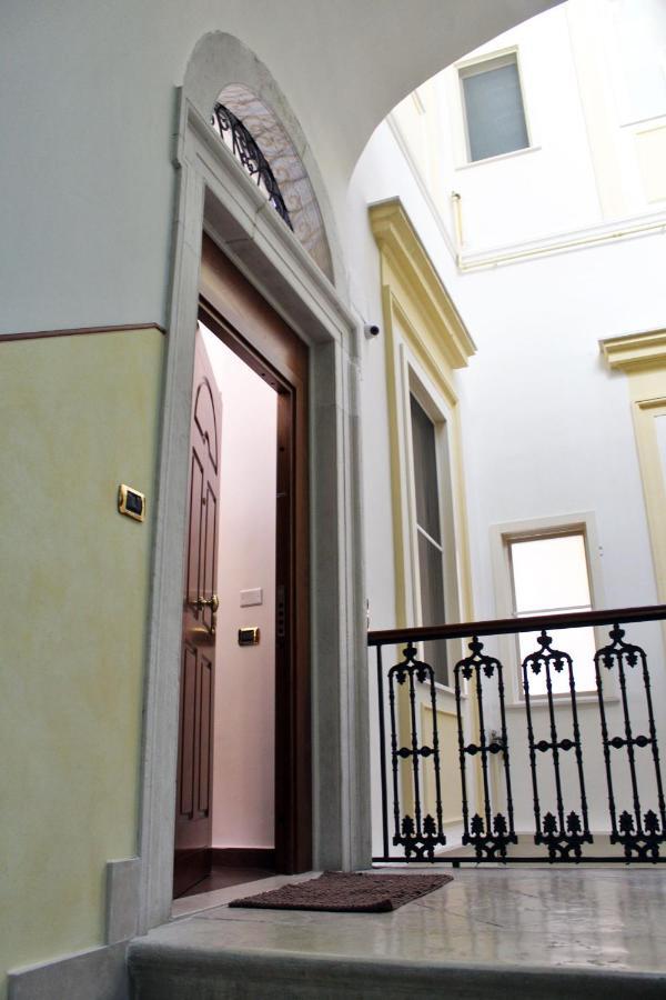 Dimora De Brado Bed and Breakfast Trani Buitenkant foto